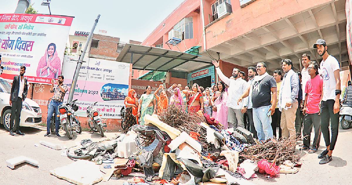 Piqued by poor mgmt, councillor dumps litter outside JMCG office